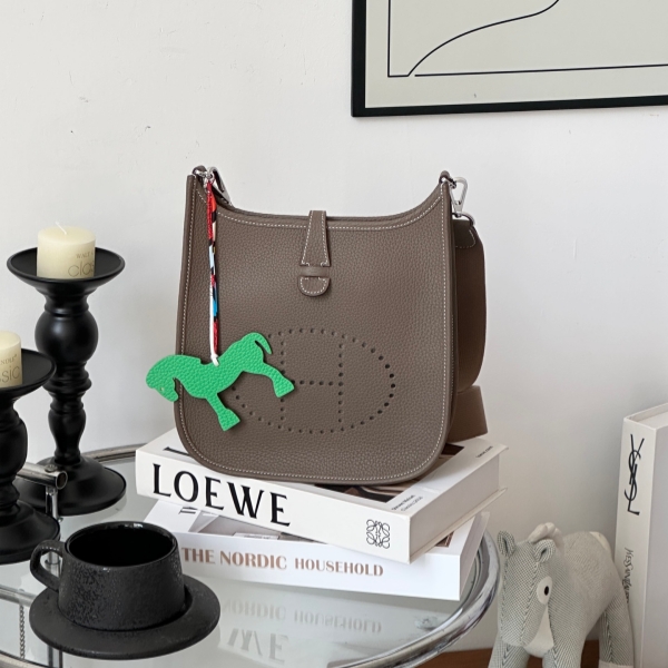 【エルメス HERMES】エヴリン 23 エトゥープ トリヨンクレマンス シルバー金具 (100%手縫い)